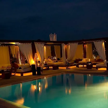 Úszó hotel Duque *